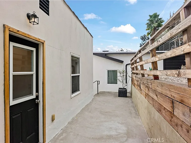 2211 Hyperion Ave — Photo 18