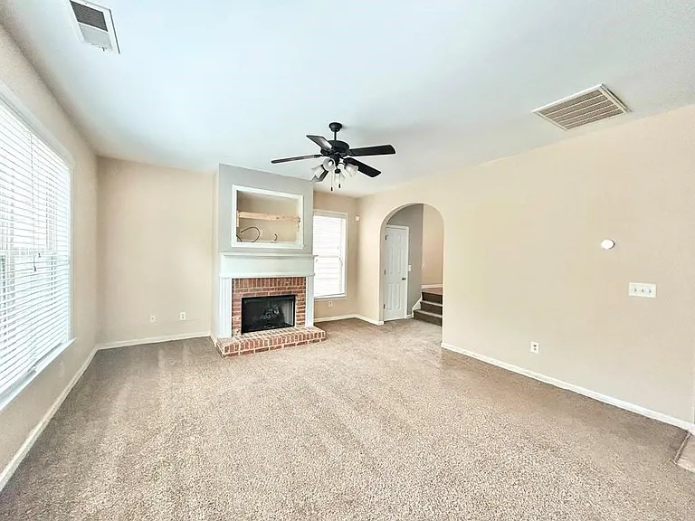 64 Creighton Ln — Photo 4