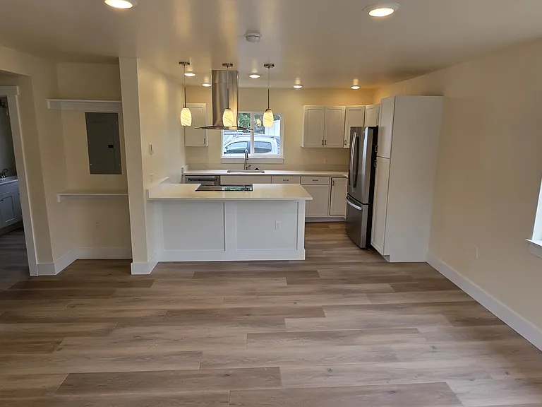 908 W Beall St — Photo 3