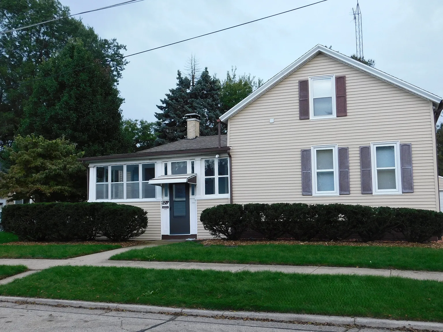 5 bed, 1276 sqft, $1,895 — Photo 1