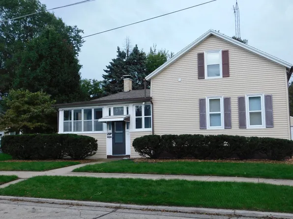 921 44th St, Kenosha, WI 53140