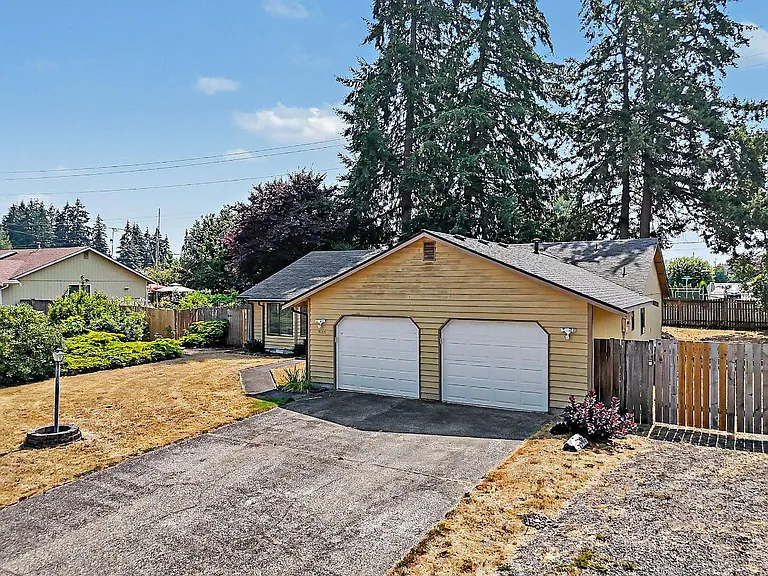 9123 Wendy Dr SE — Photo 3