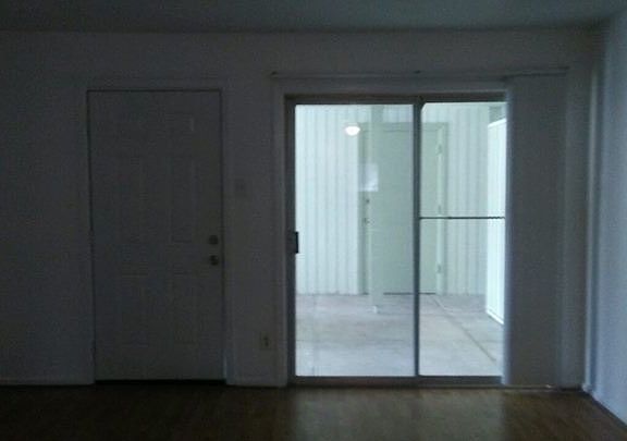 3rd image of 2118 Edgehill Dr APT 203