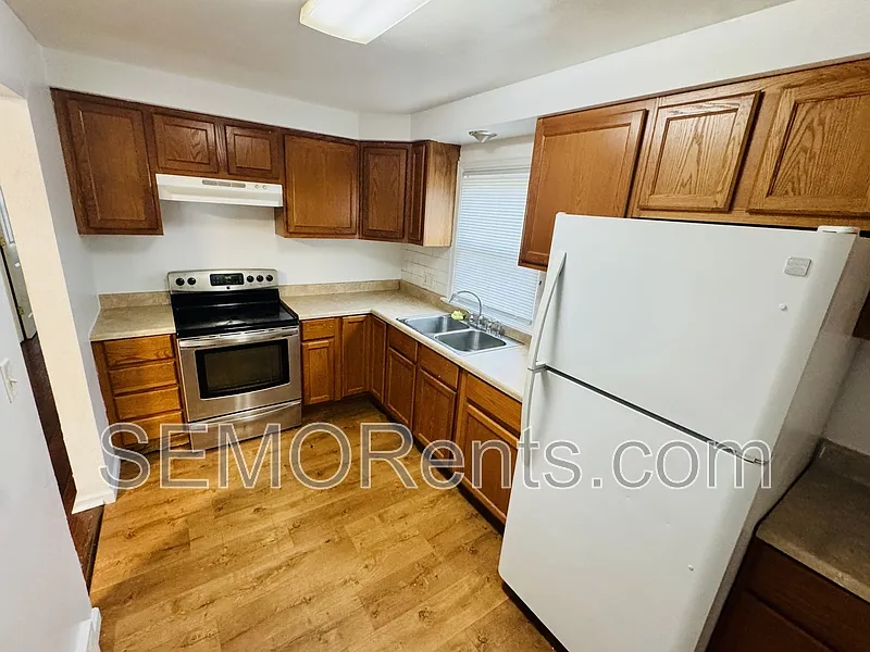 4 bed, 2.0 bath, $1,525 — Photo 2