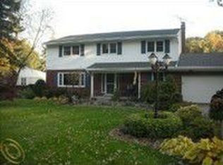 28745 Chatham Rd, Grosse Ile, MI 48138