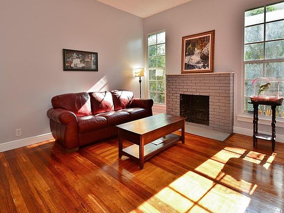 5th image of 426 W New York Ave