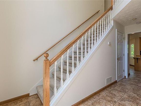 4th image of 812 Rockfount Way