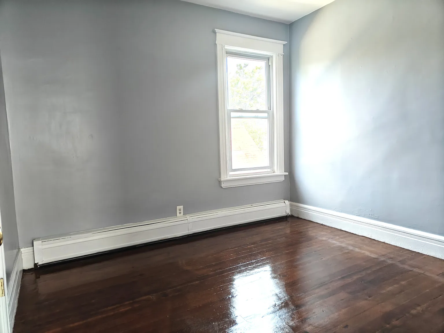 3 bed, 1136 sqft, $2,400 — Photo 2