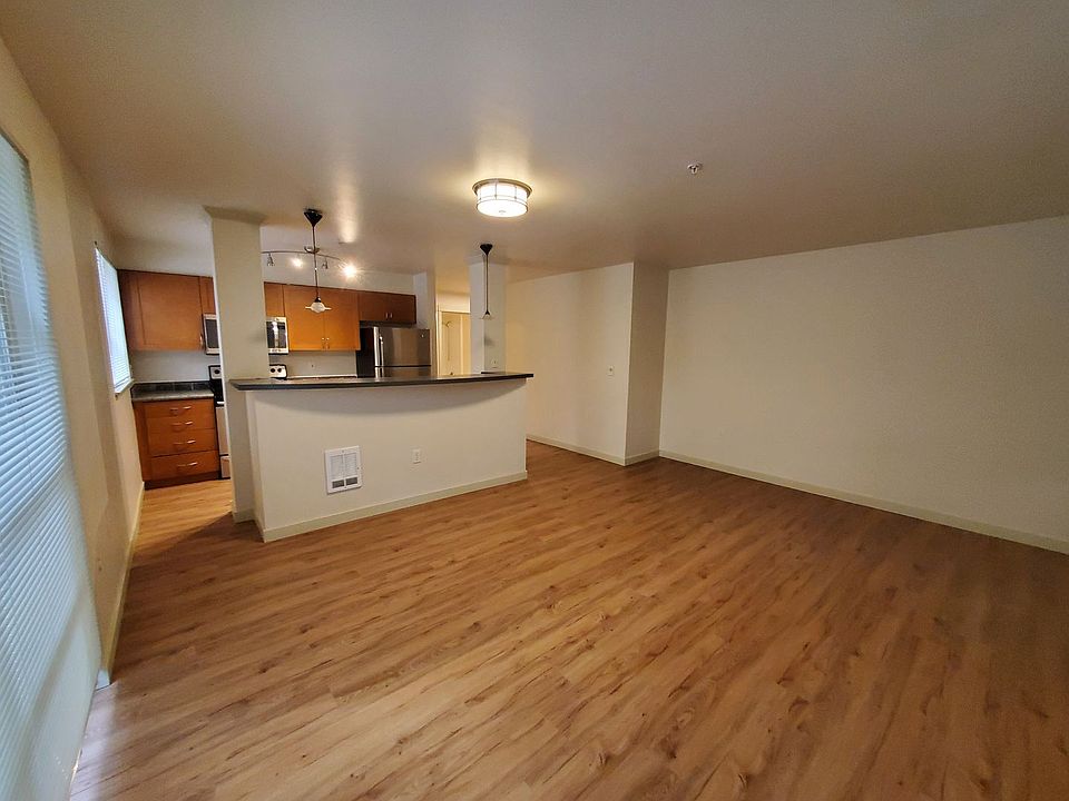 1st image of 118 107th Ave NE Unit B102
