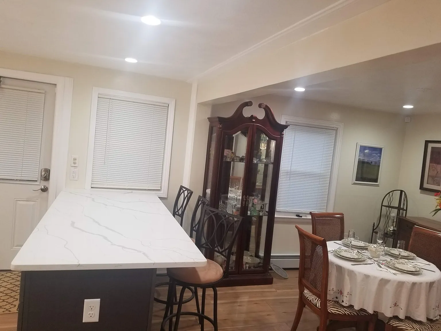3 bed, 2.5 bath, 1716 sqft, $2,500 — Photo 4