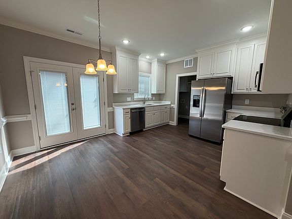 5th image of 1727 Woodside Dr W
