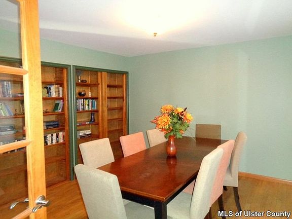 3rd image of 35 Pine Hill Ct
