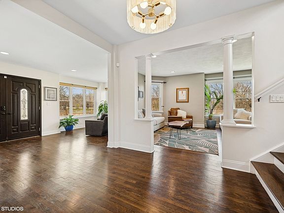 2nd image of 530 Skokie Ave