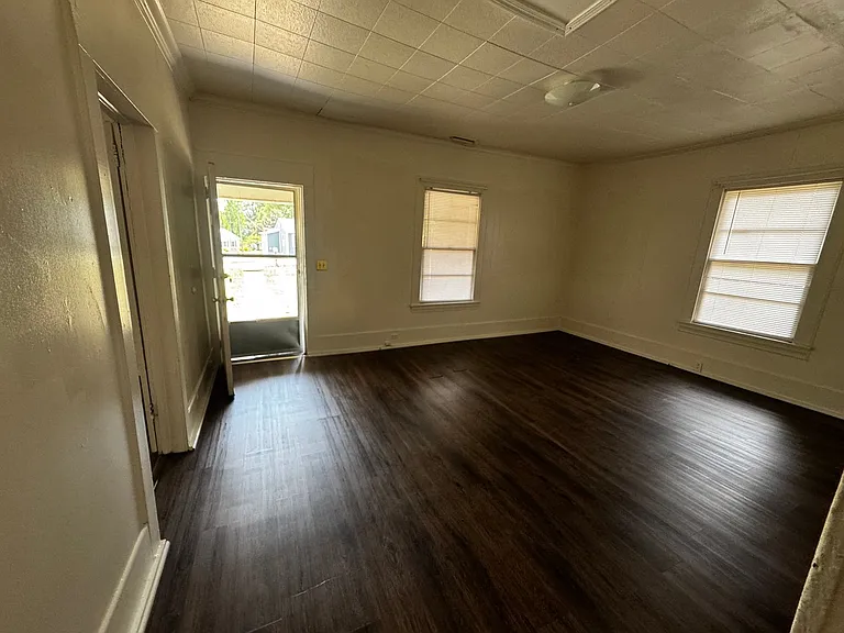 833 Kings Rd — Photo 12