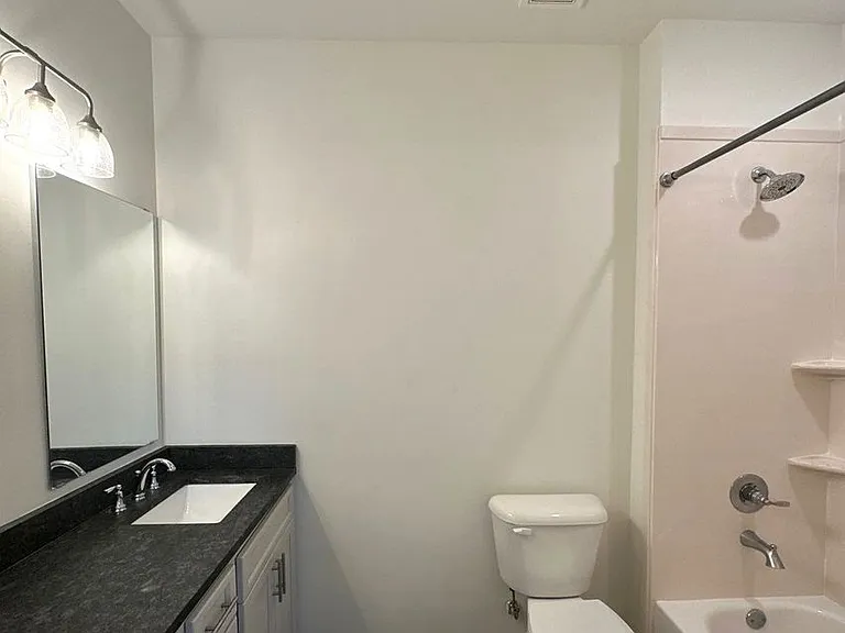 Overton Square Flat Now Available for lease @ 78 N. Rembert! — Photo 9