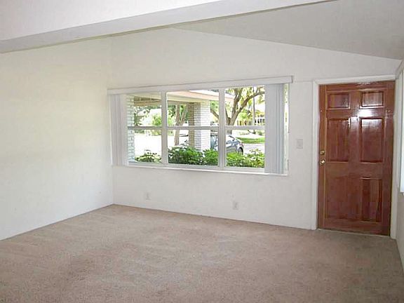 4th image of 1014 SW 19th St