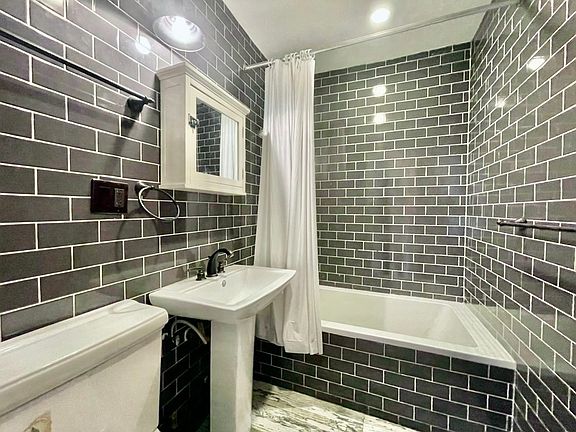 5th image of 729 Meeker Ave #3RR