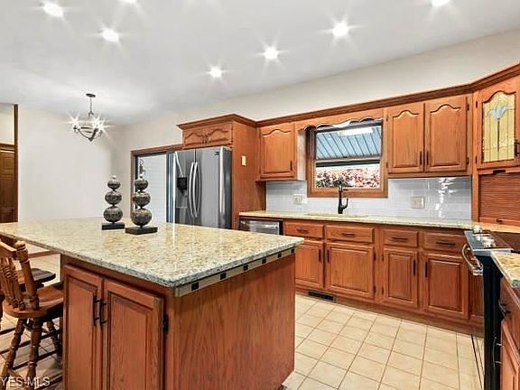 5th image of 40 Green Meadow Acres Pl