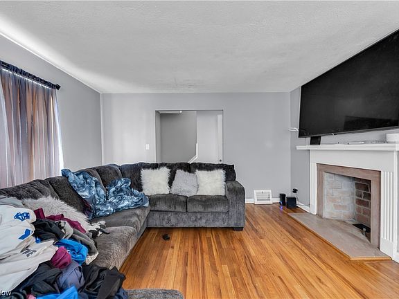5th image of 15914 Delrey Ave