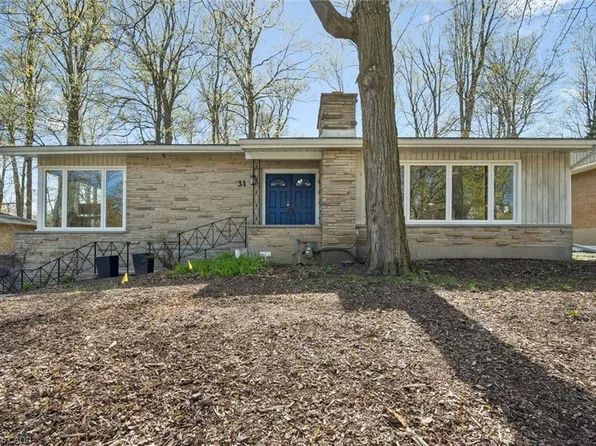 31 Forest Hill Dr, Kitchener, ON N2M 4G2