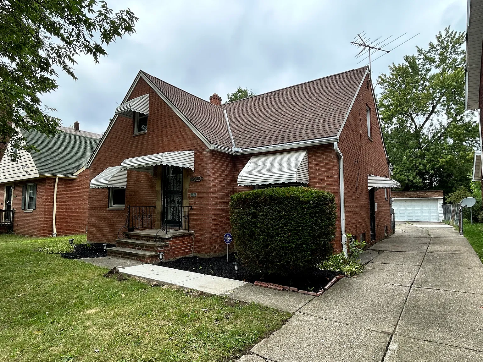 3 bed, 1892 sqft, $2,300 — Photo 1