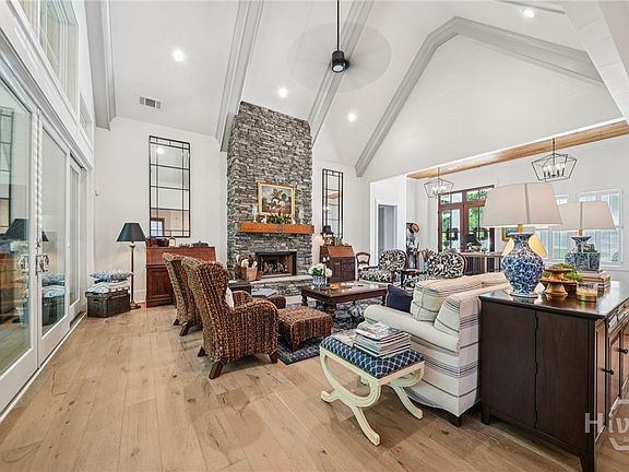 5th image of 1041 Lake Pointe S