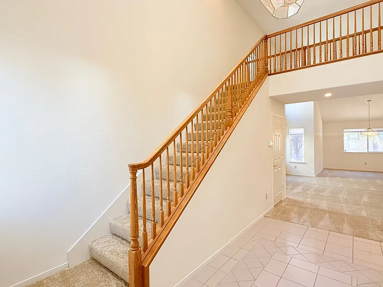 1126 Vista Pointe Cir — Photo 3