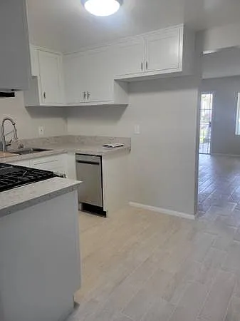 Empire Apartments — Photo 2