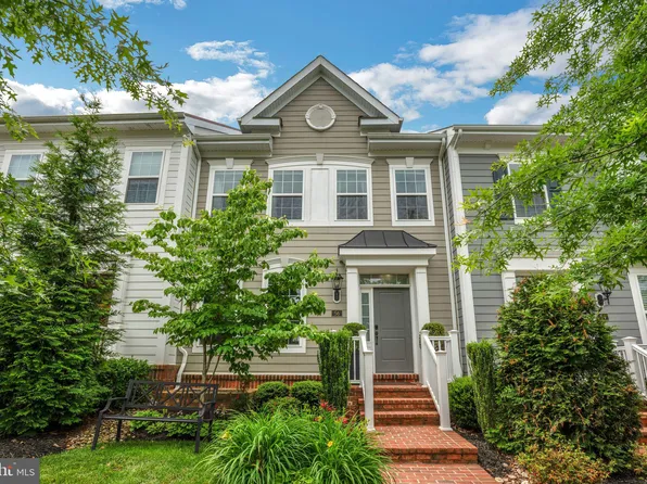 56 Derby Dr, La Plata, MD 20646