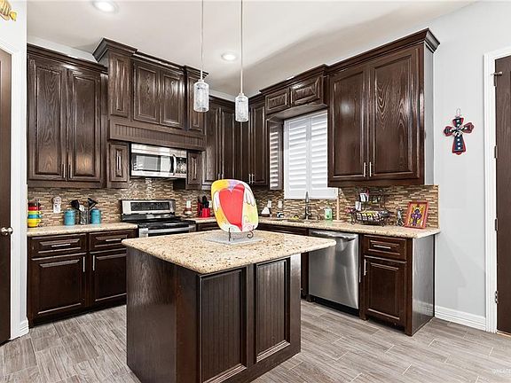 4th image of 2906 London Dr