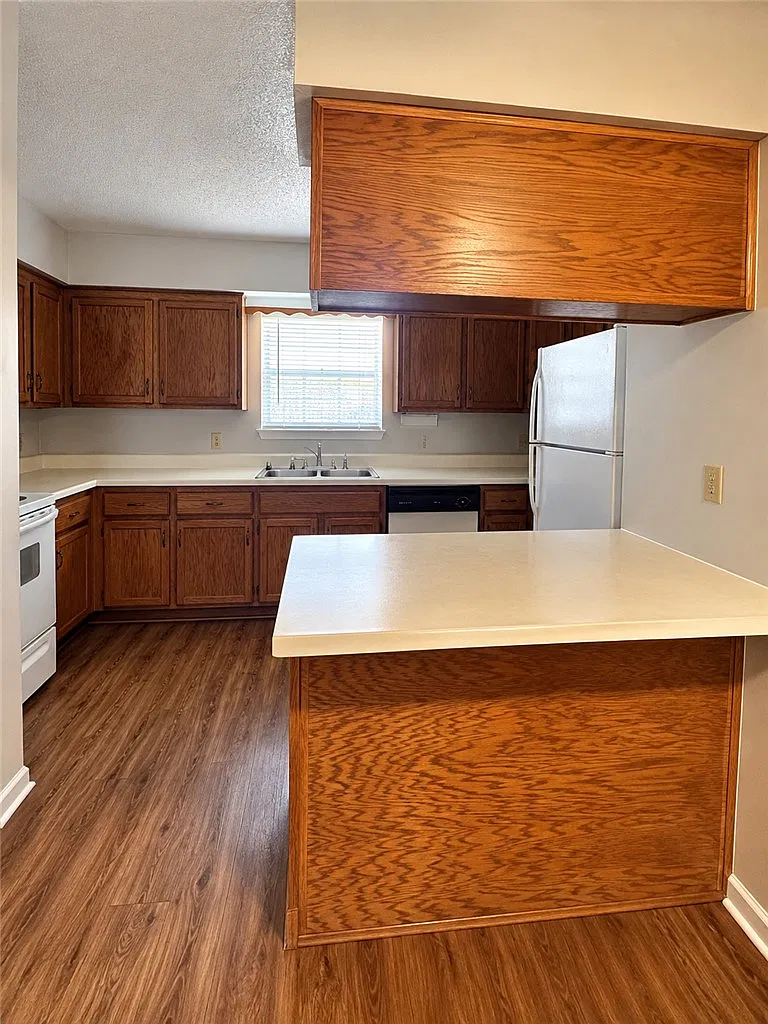 1 bed, 715 sqft, $1,000 — Photo 4