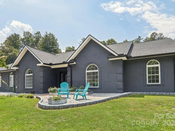 110 Silver Pine Dr, Laurel Park, NC 28739