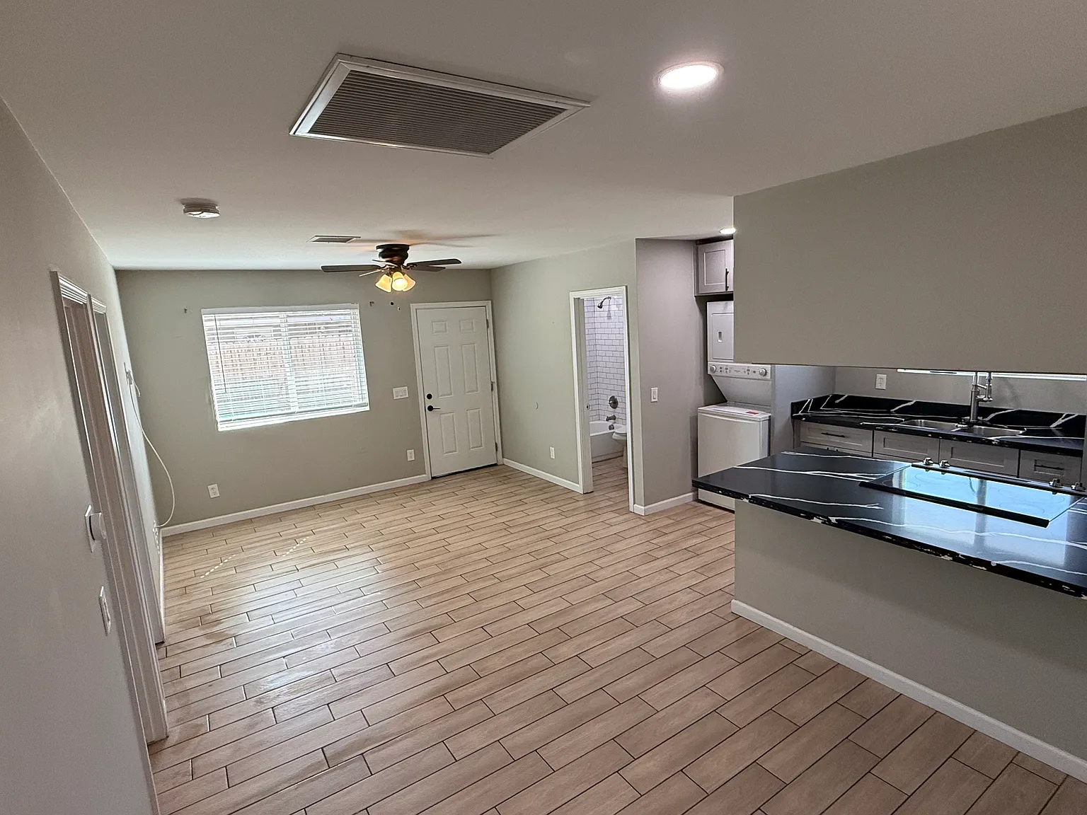 1410 W Pepper Pl — Photo 4