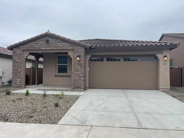 1654 W La Mirada Dr — Photo 1