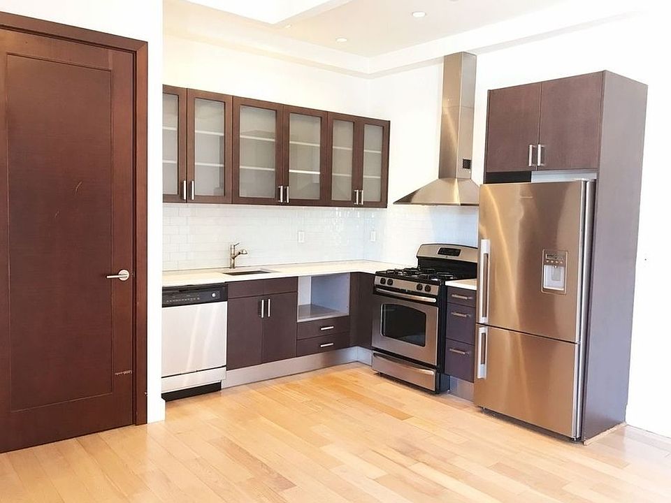 1st image of 3101 Vernon Blvd APT 303
