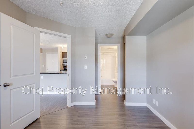 Edmonton Apartment for rent - 2 Bedrooms — photo 6