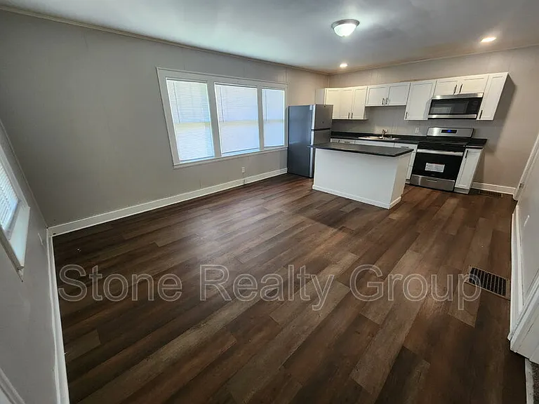 1709 S Center St — Photo 2