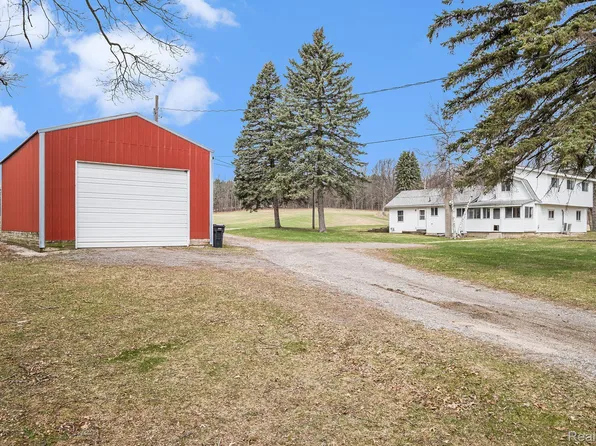 9475 Denton Hill Rd, Fenton, MI 48430