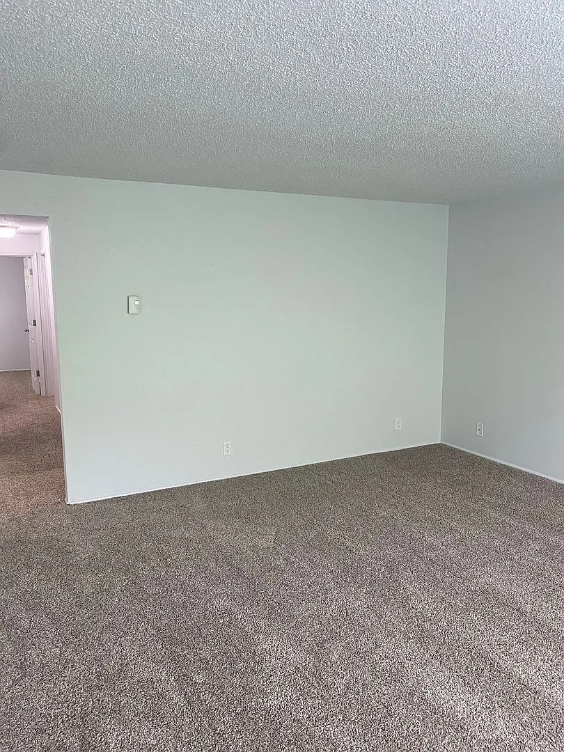 dini01 531 W. 11th Ave — Photo 3