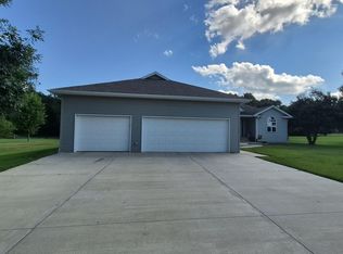 1102 Oak Hill Rd, Estherville, IA 51334