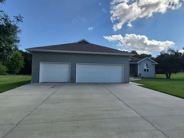 1102 Oak Hill Rd, Estherville, IA 51334