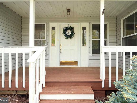 5th image of 600 Severn Dr