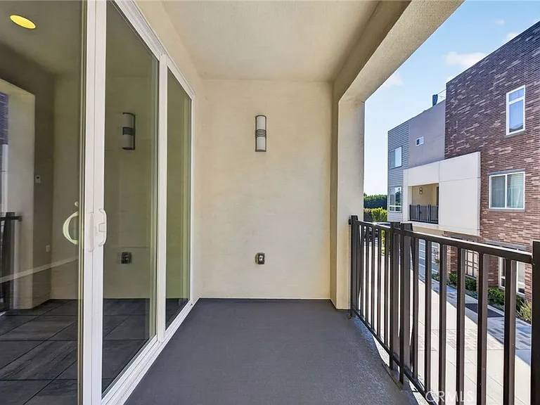 821 Brickyard Ln — Photo 33