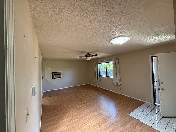 4th image of 914-916 Red Fir Pl