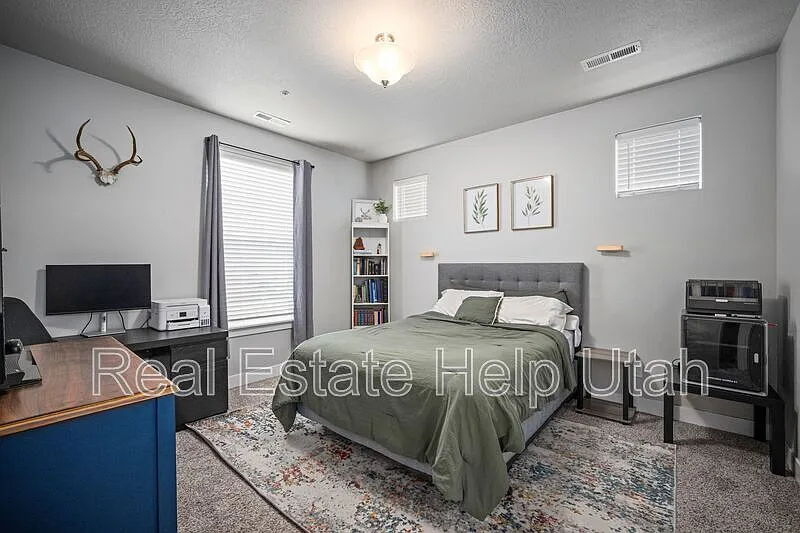 3 bed, 2.0 bath, 1272 sqft, $1,400 — Photo 4