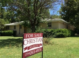 914 W 9th St, Clifton, TX 76634