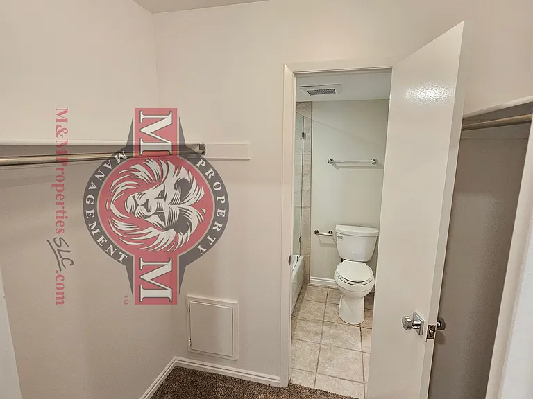 5704 S Waterbury Way #H — Photo 16