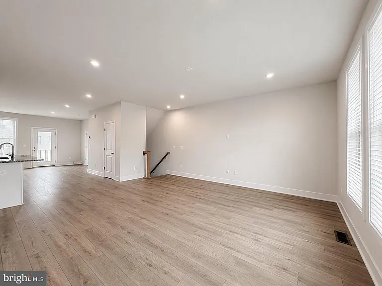 131 Sapphire St — Photo 3