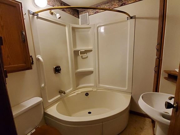 5th image of 577 Charles Ave #1