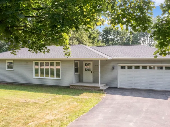 5930 N Rosewood Dr, Appleton, WI 54913